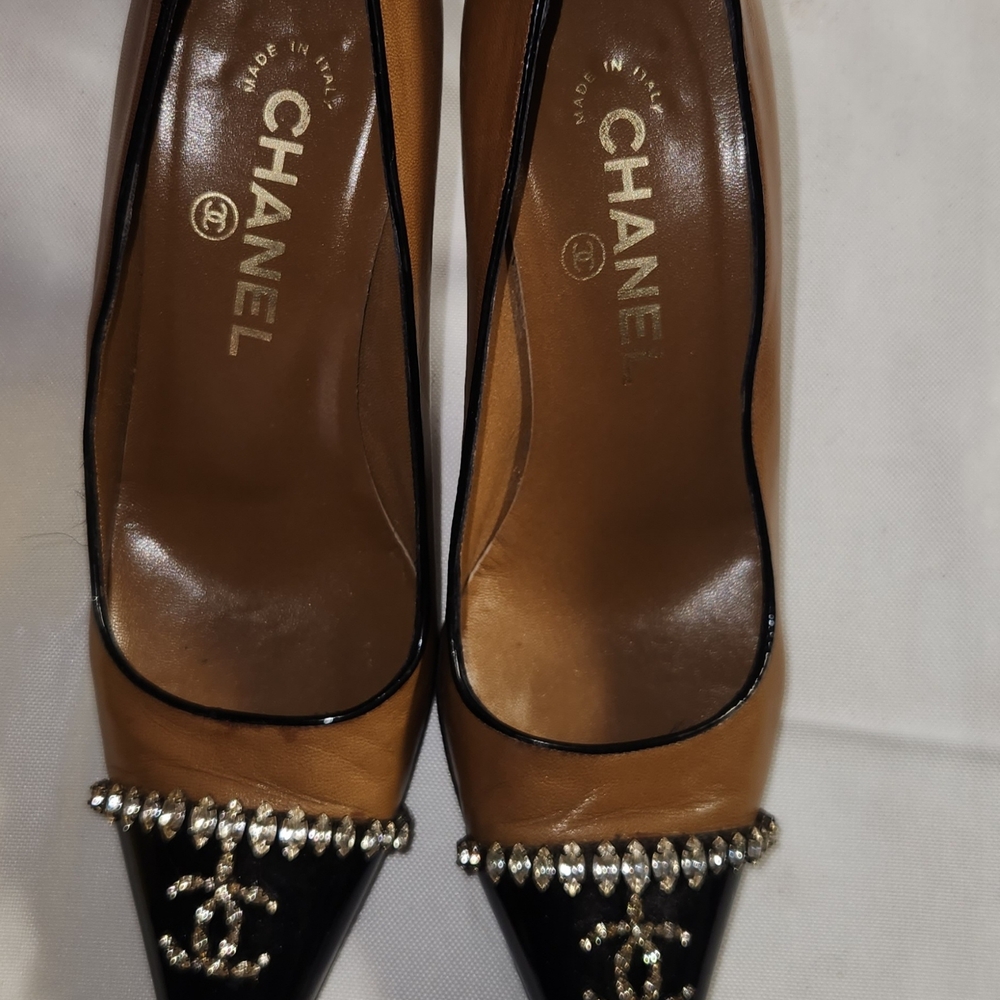 Chanel Women's Black and Brown Pointed Toe Heels - Picture 5 of 8
